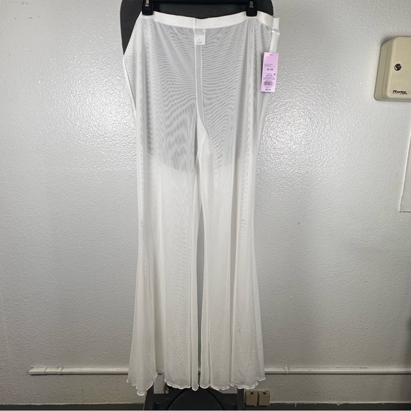 Wild Fable Women’s White Mesh Top and Pants Size XL - Picture 3 of 8
